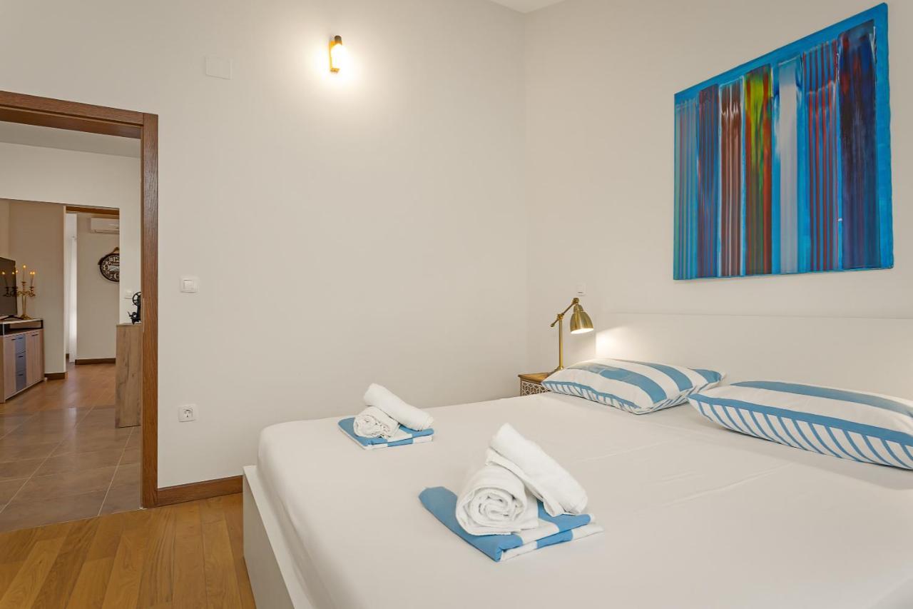 Apartments Cesare With Shared Pool Ližnjan Exteriér fotografie