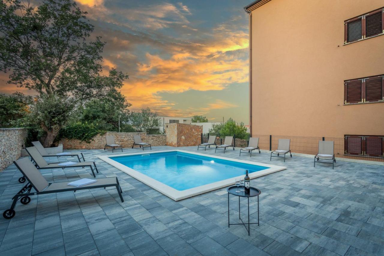 Apartments Cesare With Shared Pool Ližnjan Exteriér fotografie