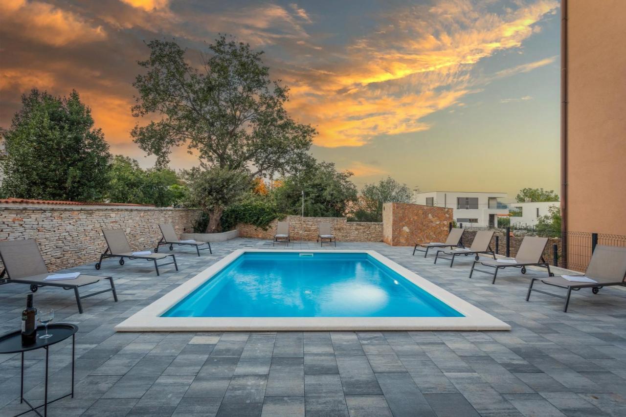 Apartments Cesare With Shared Pool Ližnjan Exteriér fotografie