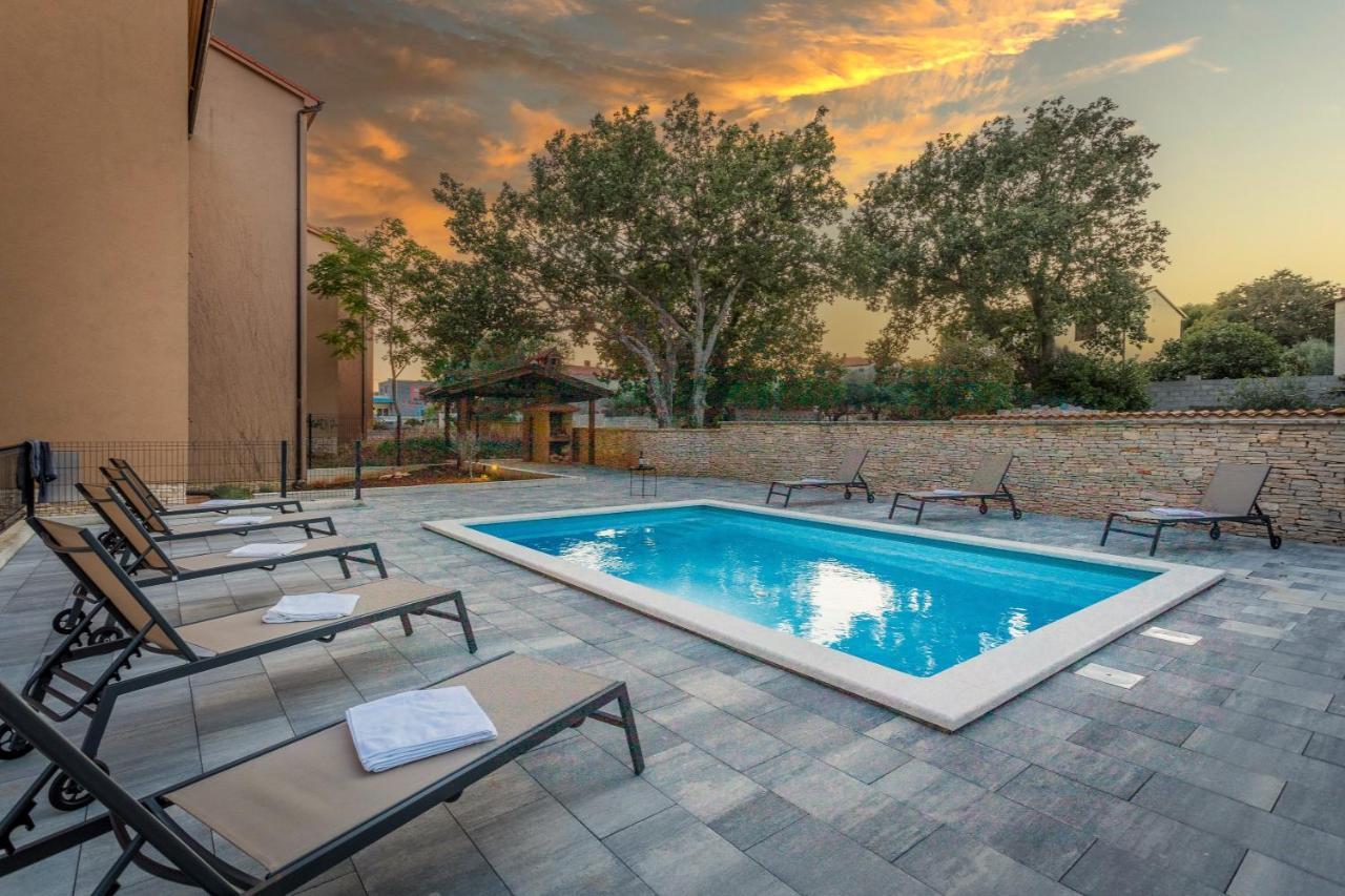 Apartments Cesare With Shared Pool Ližnjan Exteriér fotografie